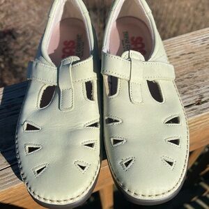 SAS Women’s Pistachio colored Shoes - like new - with velcro strap closure.